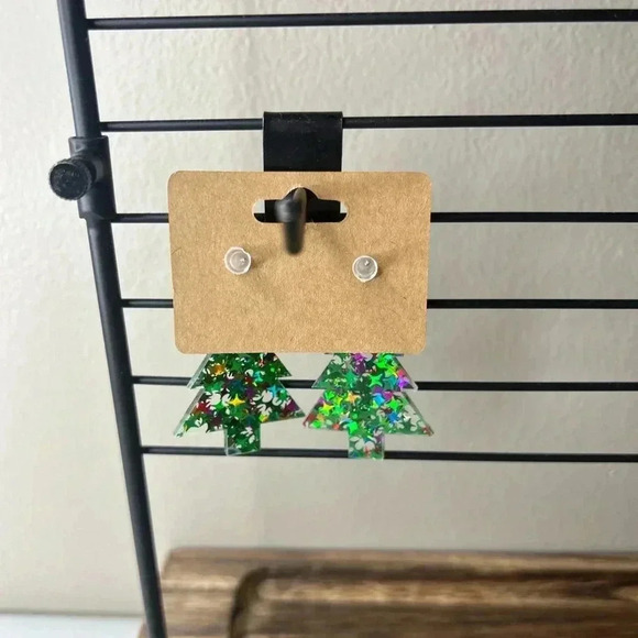 Gorgeous Acrylic Christmas Yule Holiday Confetti Tree Dangly Earrings NEW - Picture 3 of 3